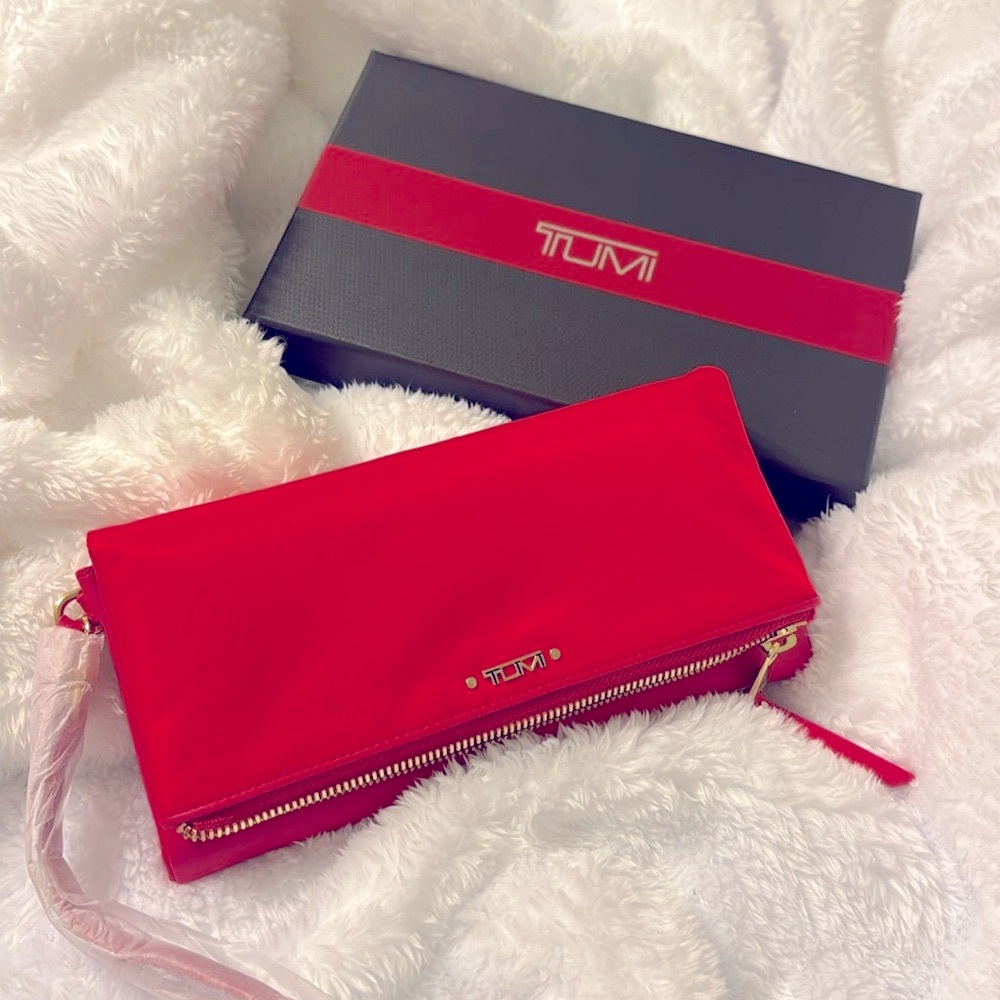 NEW Tumi Voyager Travel Wallet/Wristlet